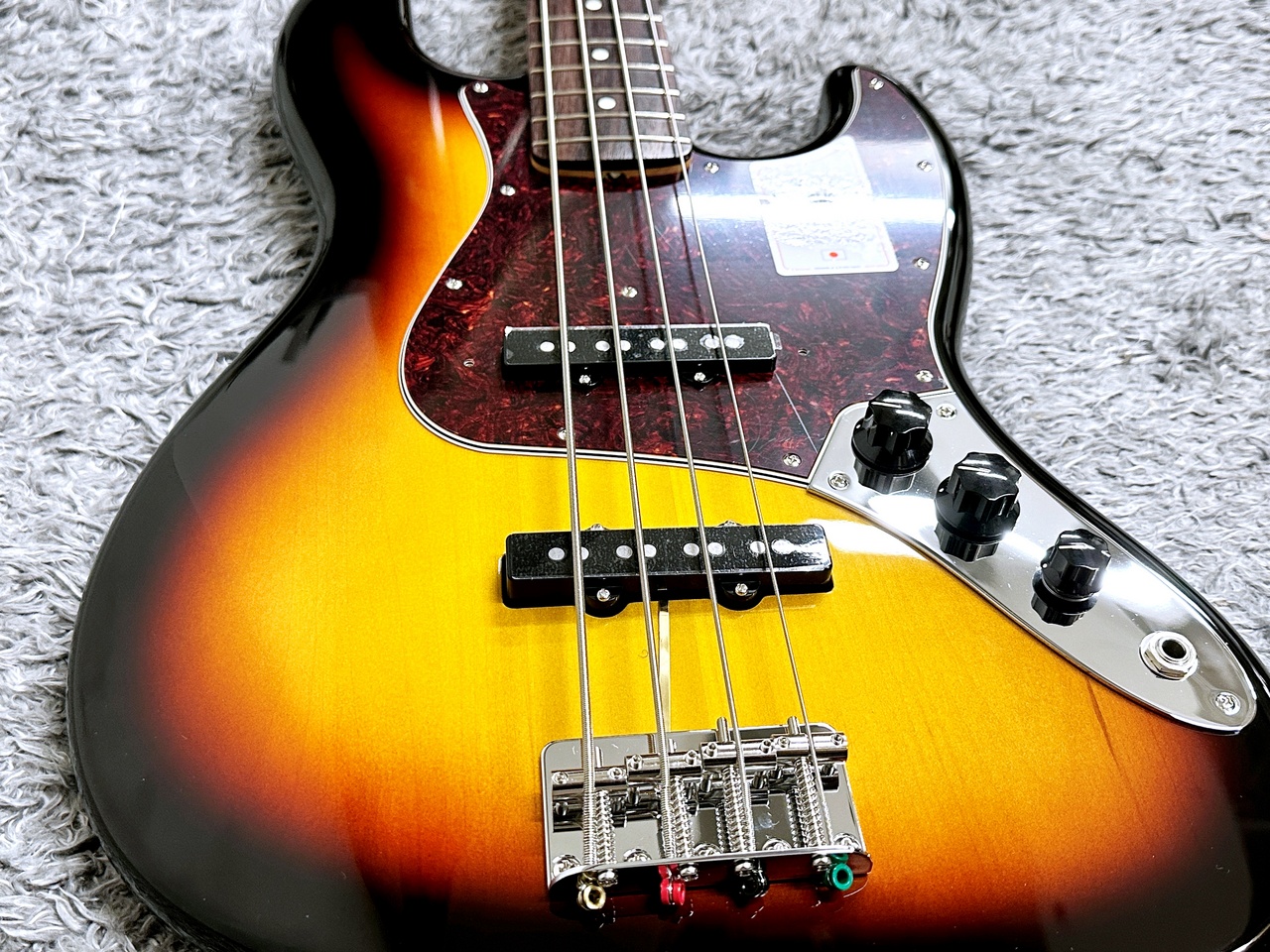 Fender Made in Japan Traditional 60s Jazz Bass 3-Color Sunburst
