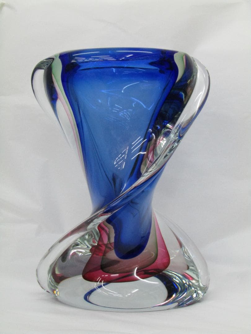 ムラーノ　クリスタルガラス　青いツイストデザインのガラス花瓶　作家物　希少品 ムラーノガラス（ベネチアングラス）｜花瓶／花器「天空の鏡」 – chisa