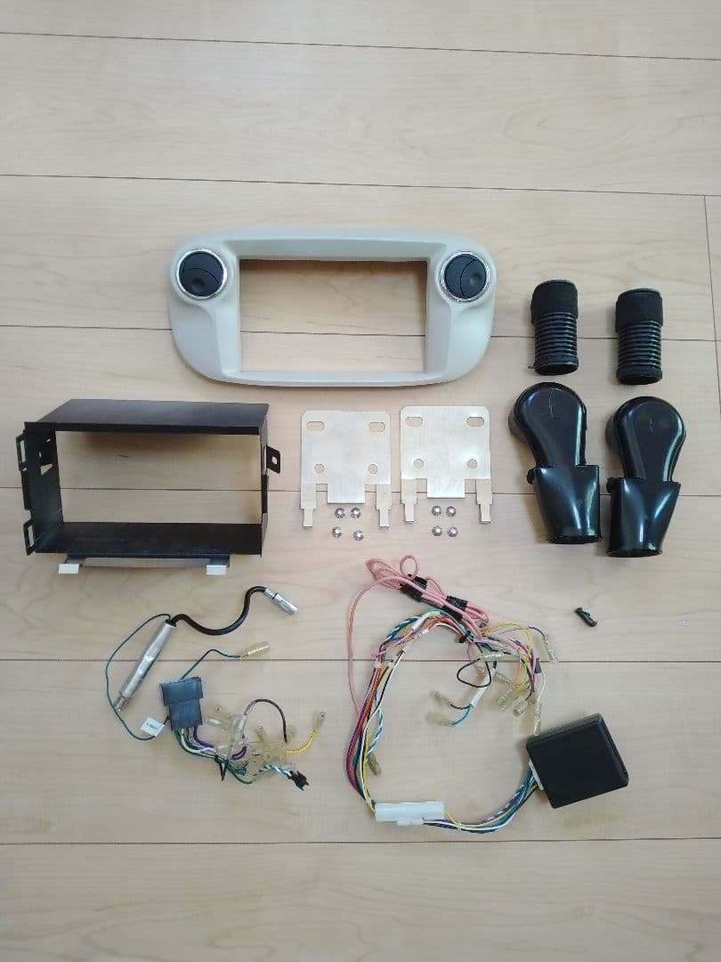たか フィアット500前期用社外ナビ取り付けキット！ おまけ付き！ たか様専用 フィアット500前期用社外ナビ取り付けキット！ おまけ付き